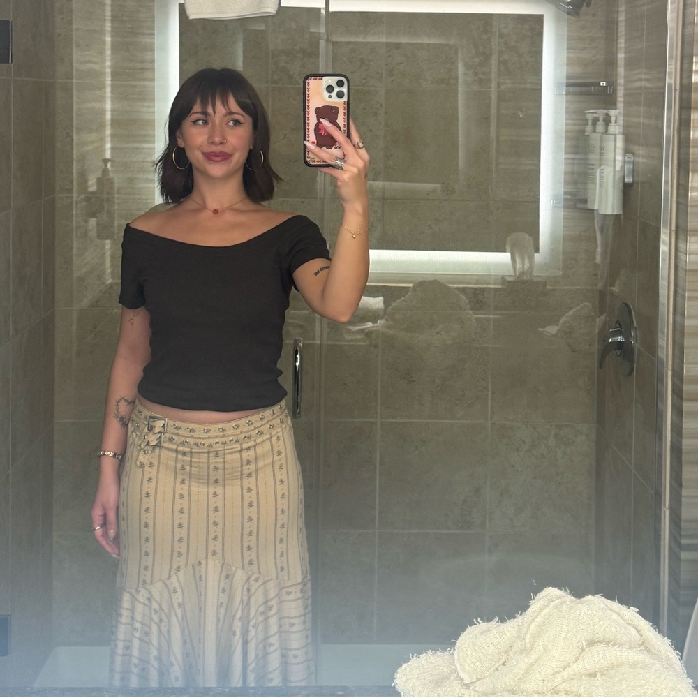 Meet your Posher, Ena